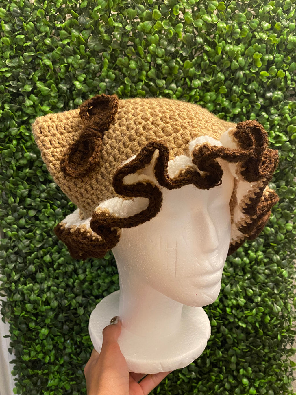 Ruffle cat beanie w/bow
